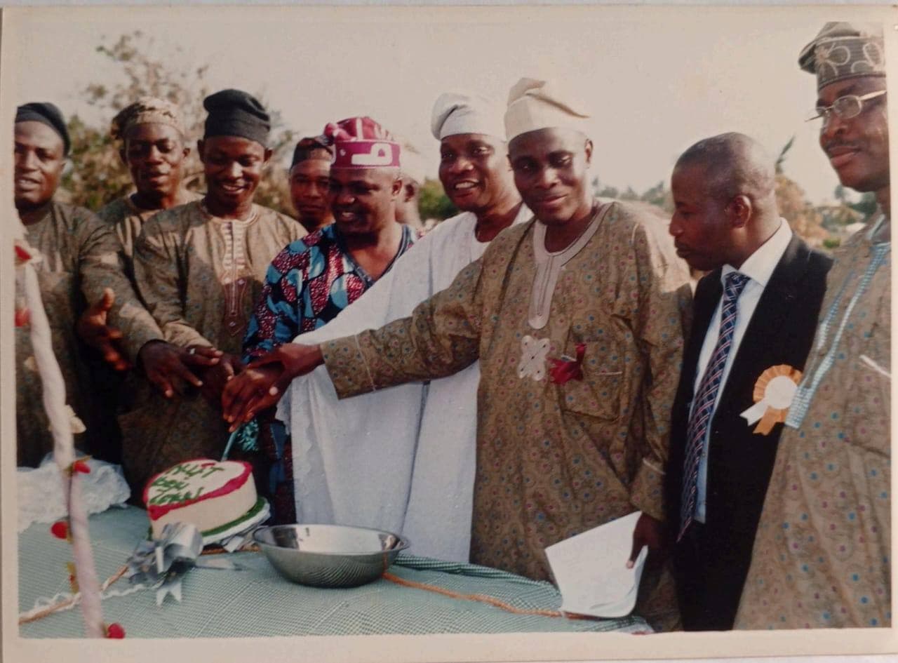 Cutting the union cake